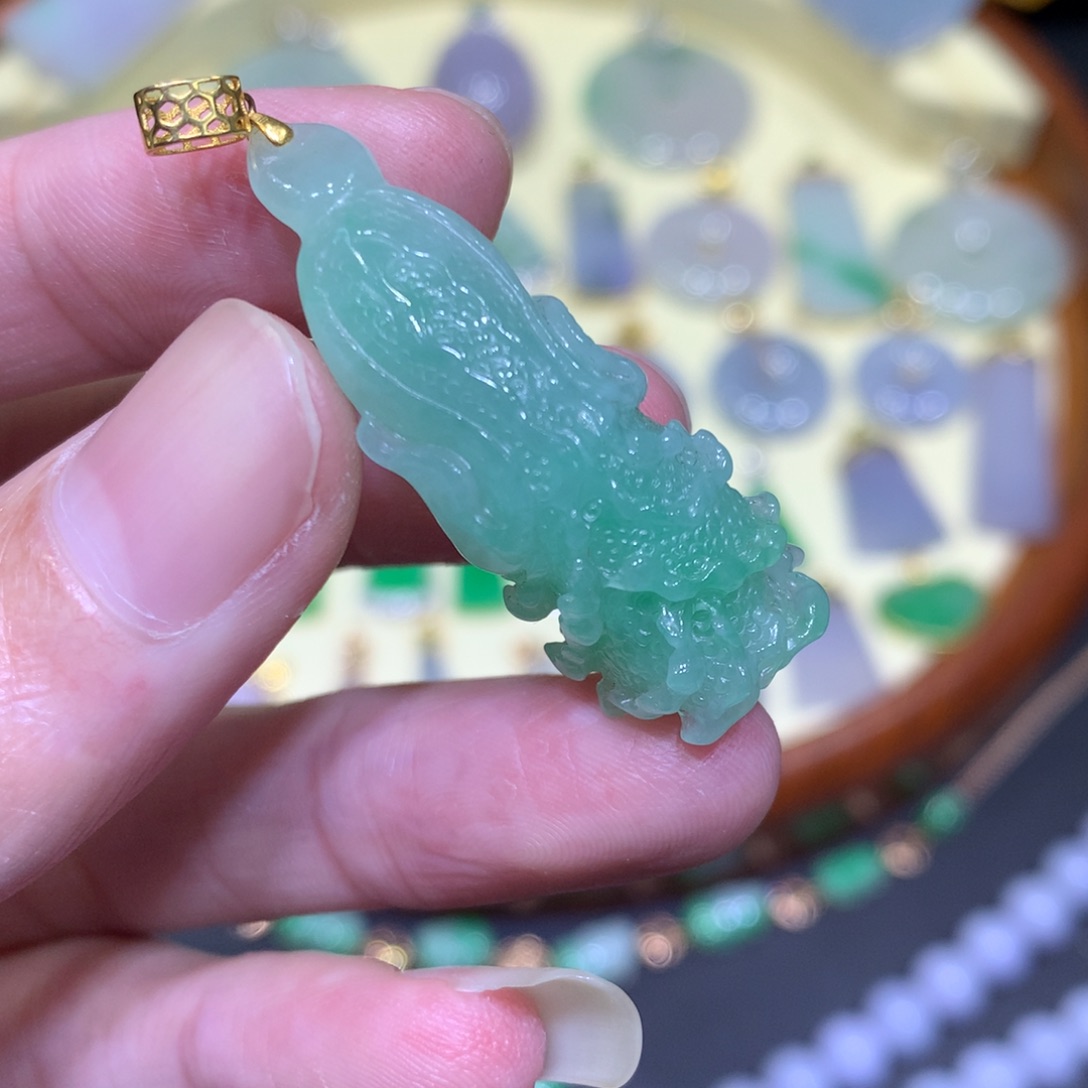 翡翠吊坠(不含链)18K金镶嵌