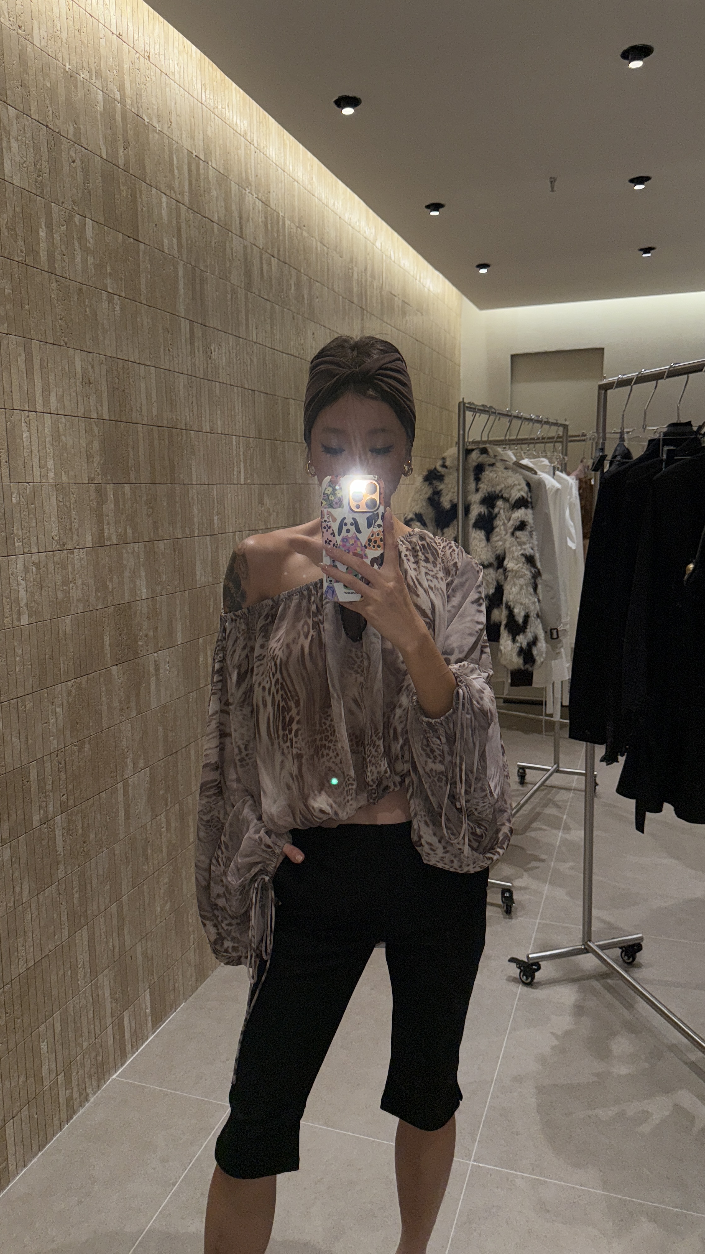 一字肩豹纹印花早秋上衣25620