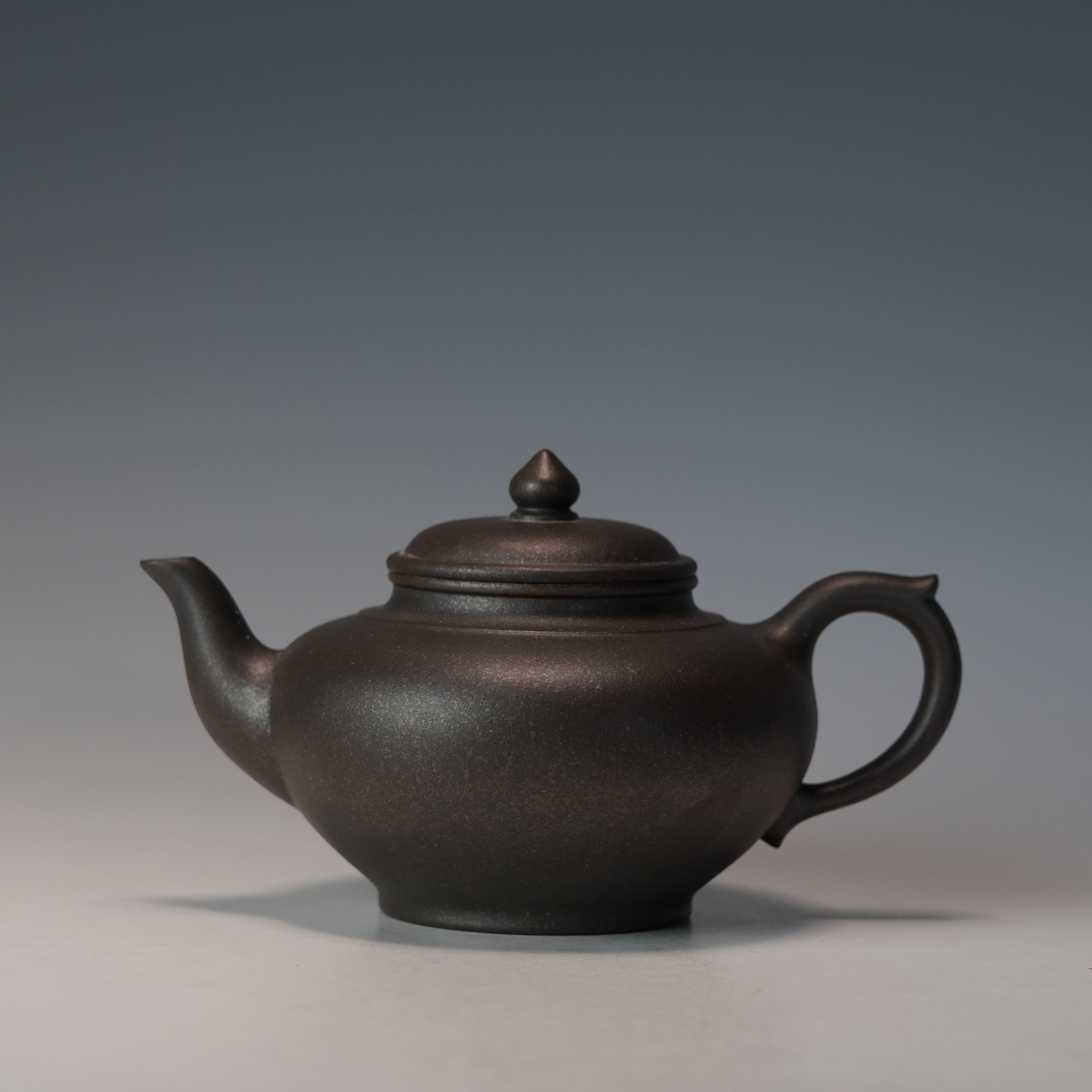 lot.22056 王凯丽 紫泥还原烧大笑樱壶 300cc