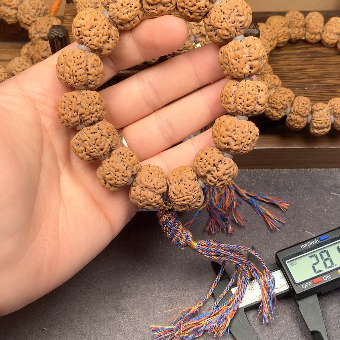 金刚菩提吊坠已*置30。        