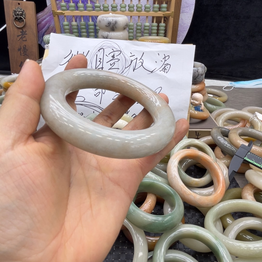 ****凤石英质玉未镶嵌手镯