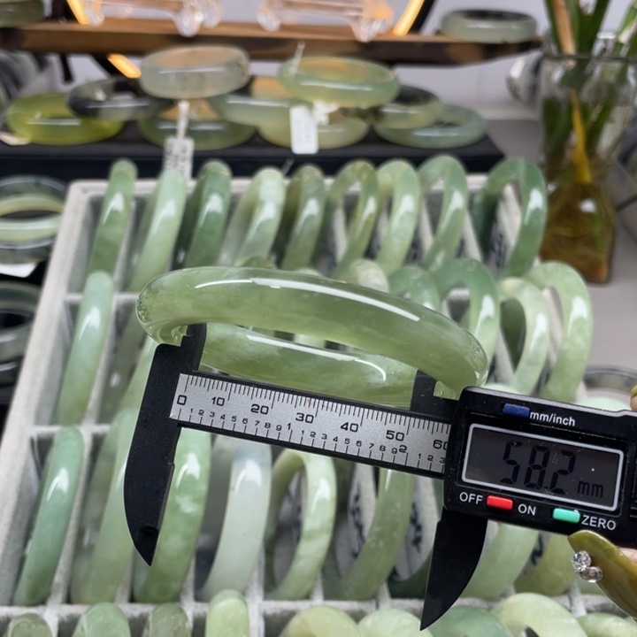 蛇纹石玉手镯未镶嵌282