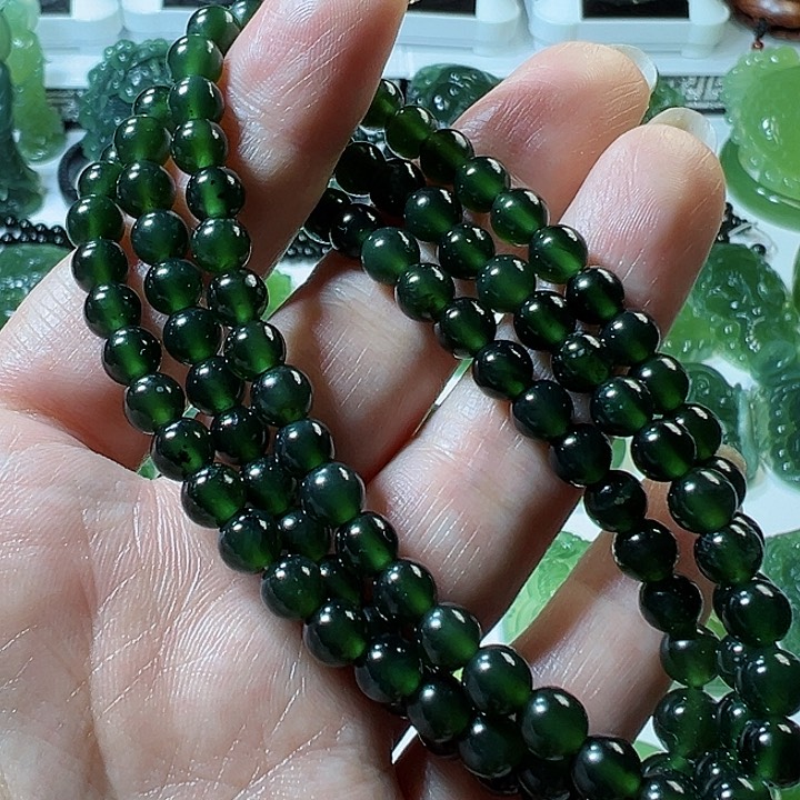 蛇纹石玉颈饰未镶嵌