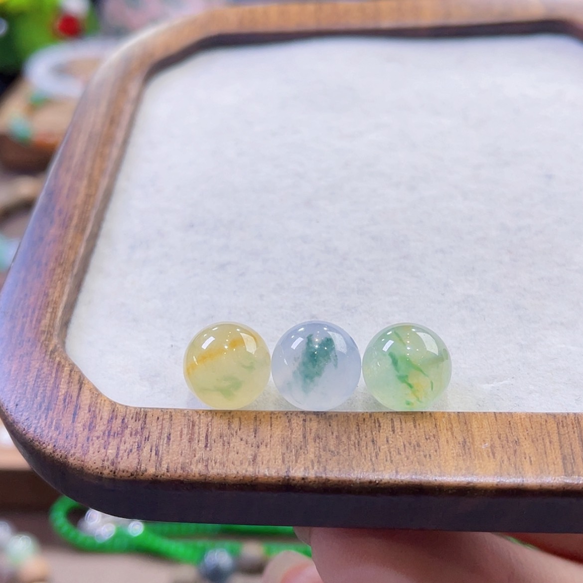 【闪购商品】翡翠颈饰未镶嵌黄加绿单颗