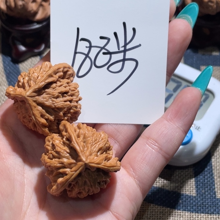 高***凯文玩核桃吊坠三棱