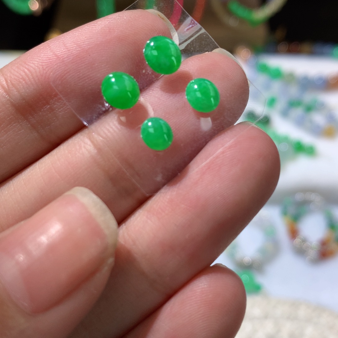 翡翠散珠阳绿蛋面