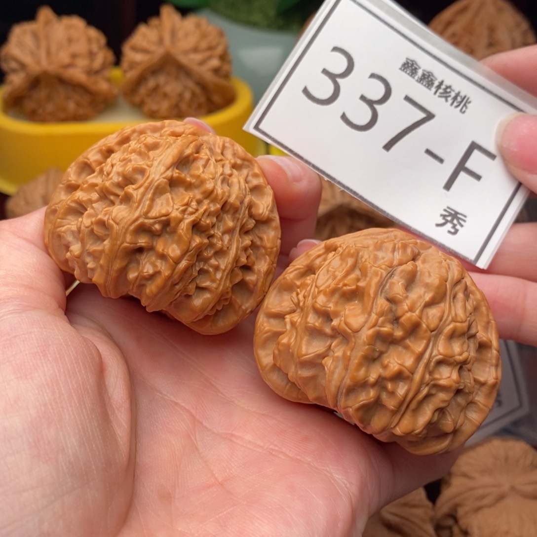 文玩核桃把件白狮47