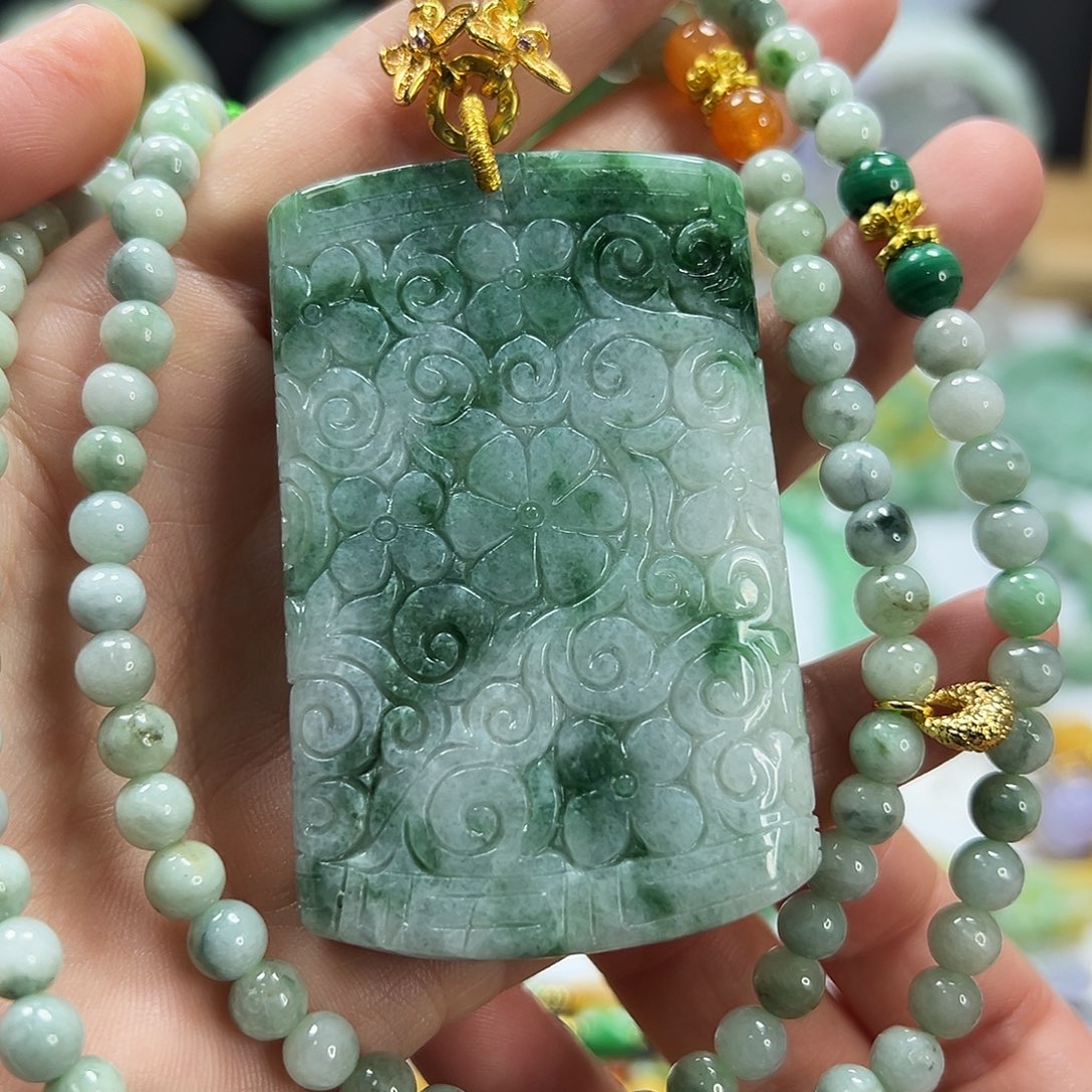 翡翠未镶嵌颈饰吊坠