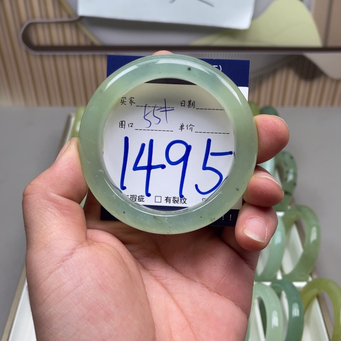 岫玉手镯手镯未镶嵌