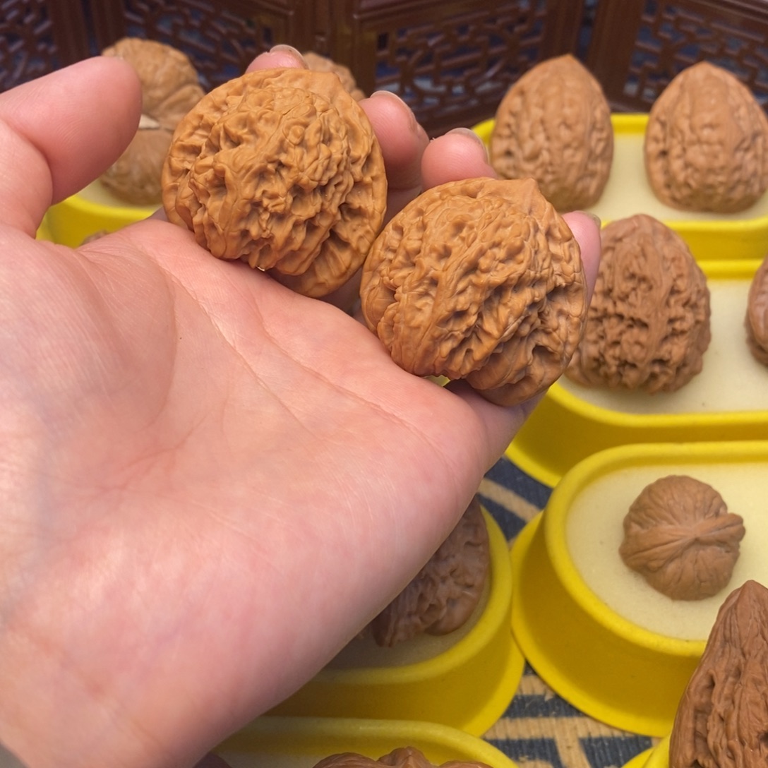 把件文玩核桃40野生霞云岭