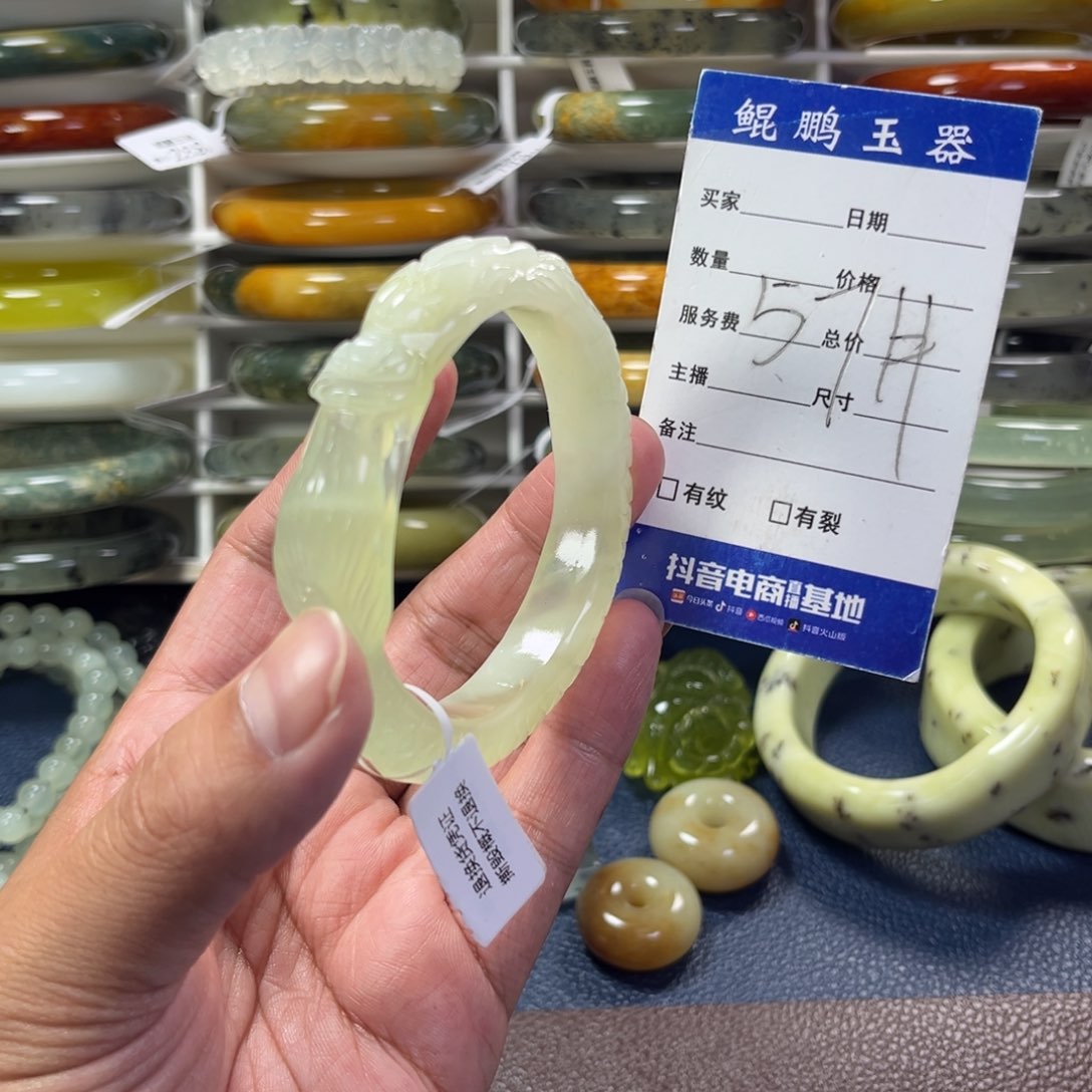 蛇纹石玉手镯未镶嵌