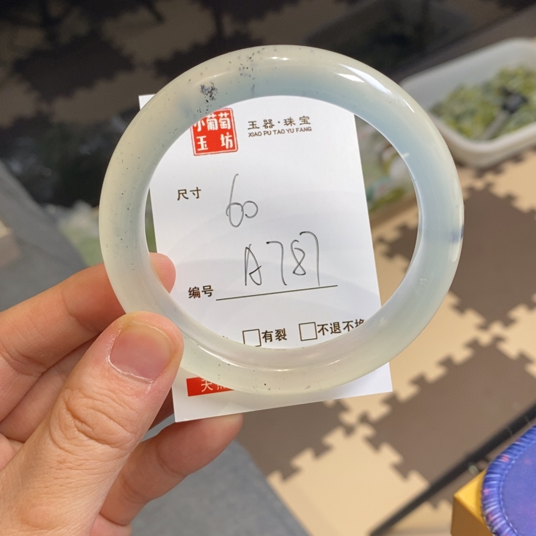 蛇纹石玉手镯未镶嵌流**逝