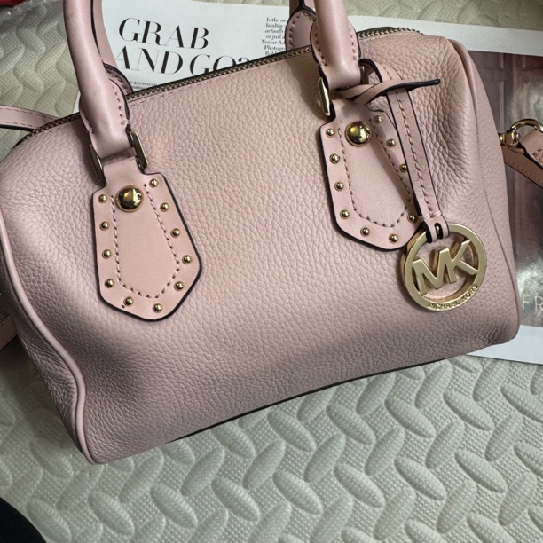 99新 MICHAEL KORS/迈克高仕 粉色波士顿手提斜挎包