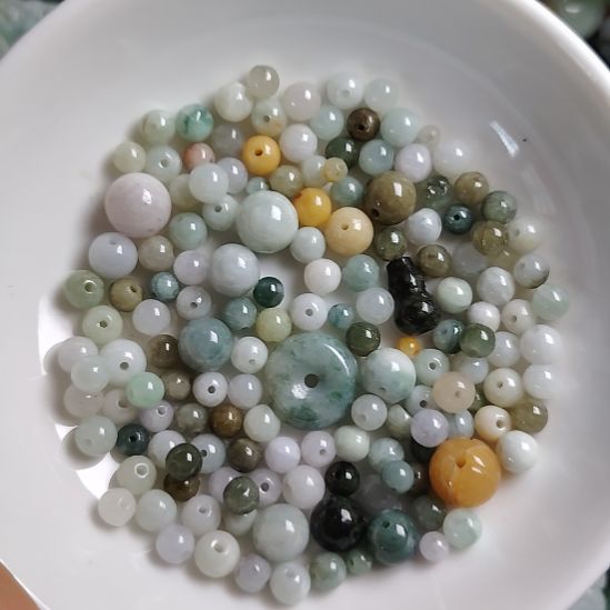翡翠未镶嵌颈饰珠子一碗
