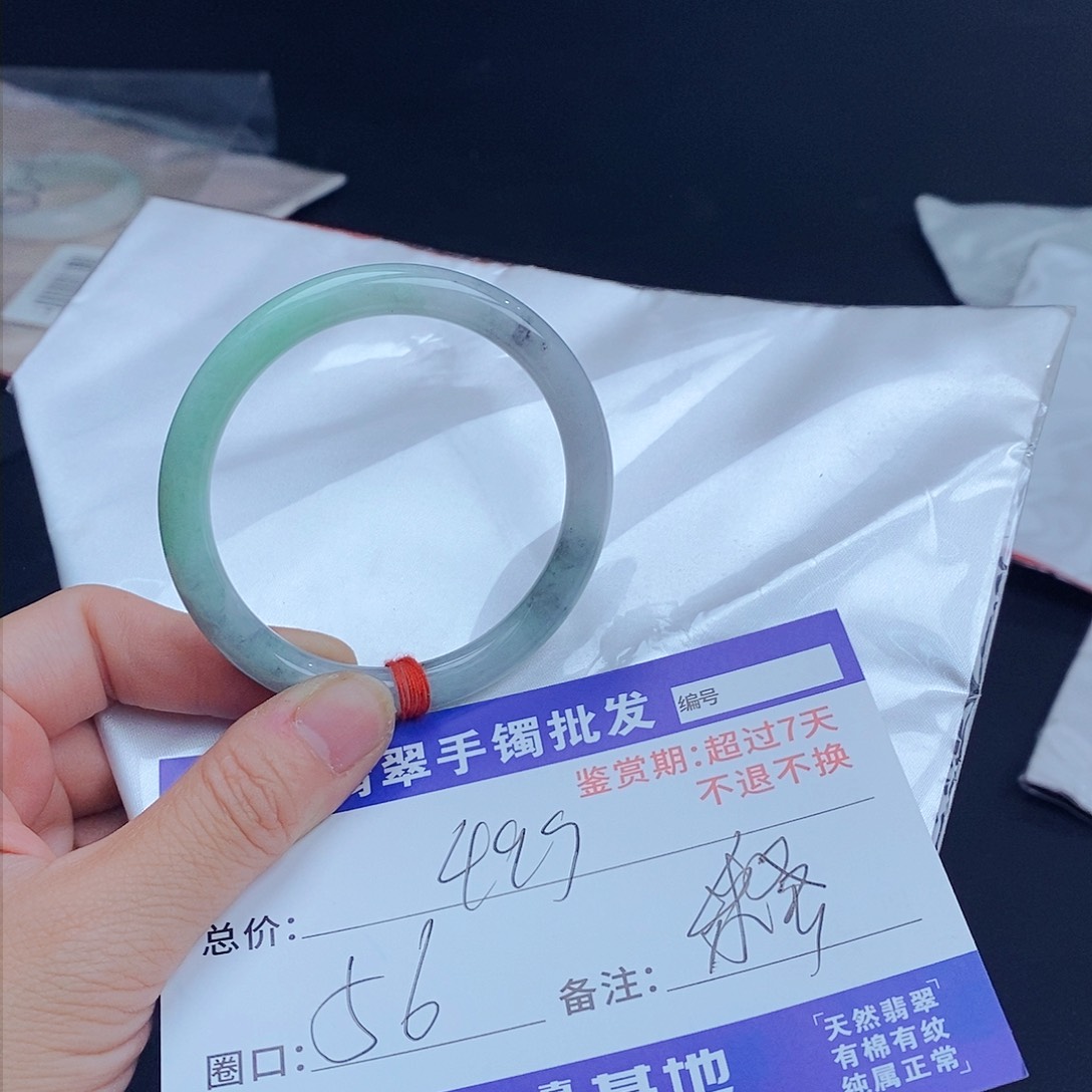翡翠手镯未镶嵌釋*百元手镯默认瑕疵