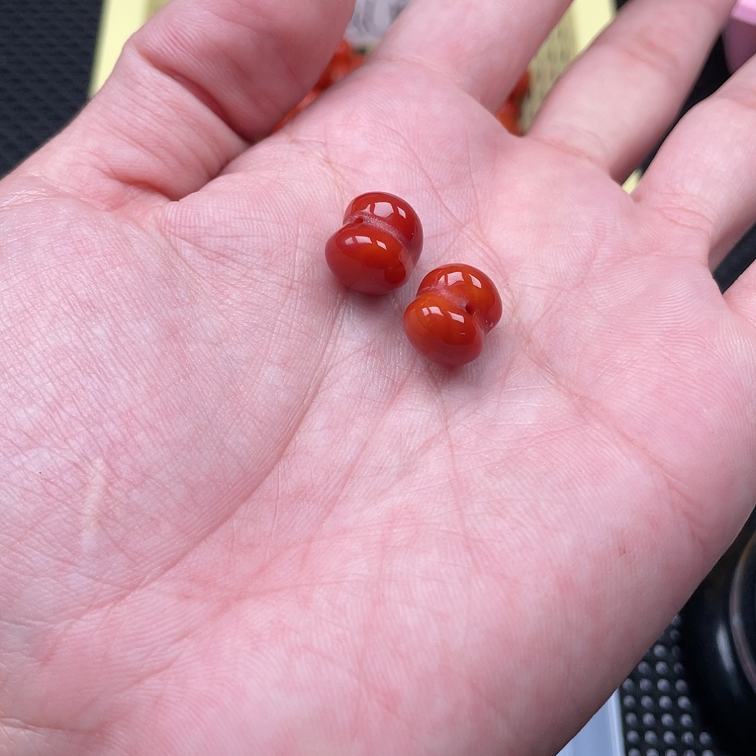 南红玛瑙11*13柿子红屁桃上下孔一组2颗未镶嵌