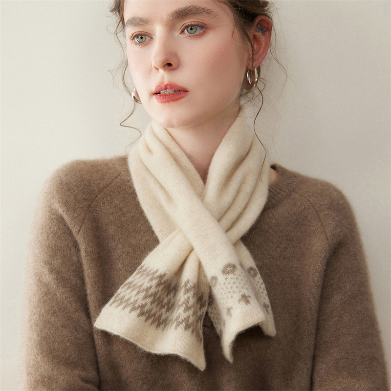 时尚提花100%纯山羊绒小围巾女短款穿孔围脖保暖护颈交叉领巾