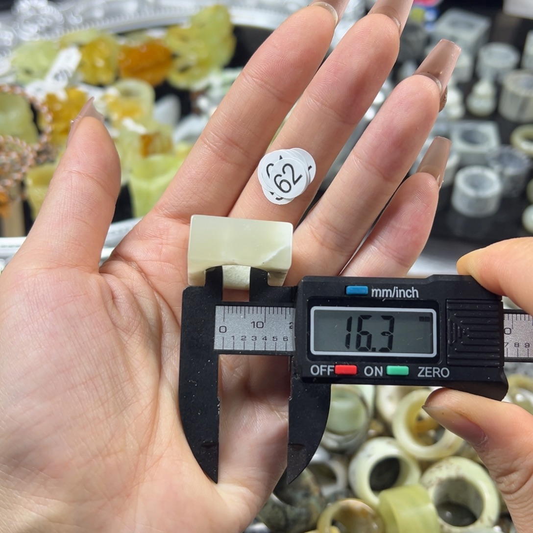 蛇纹石玉未镶嵌戒指