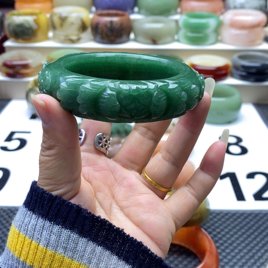 杜***苹石英质玉未镶嵌手镯