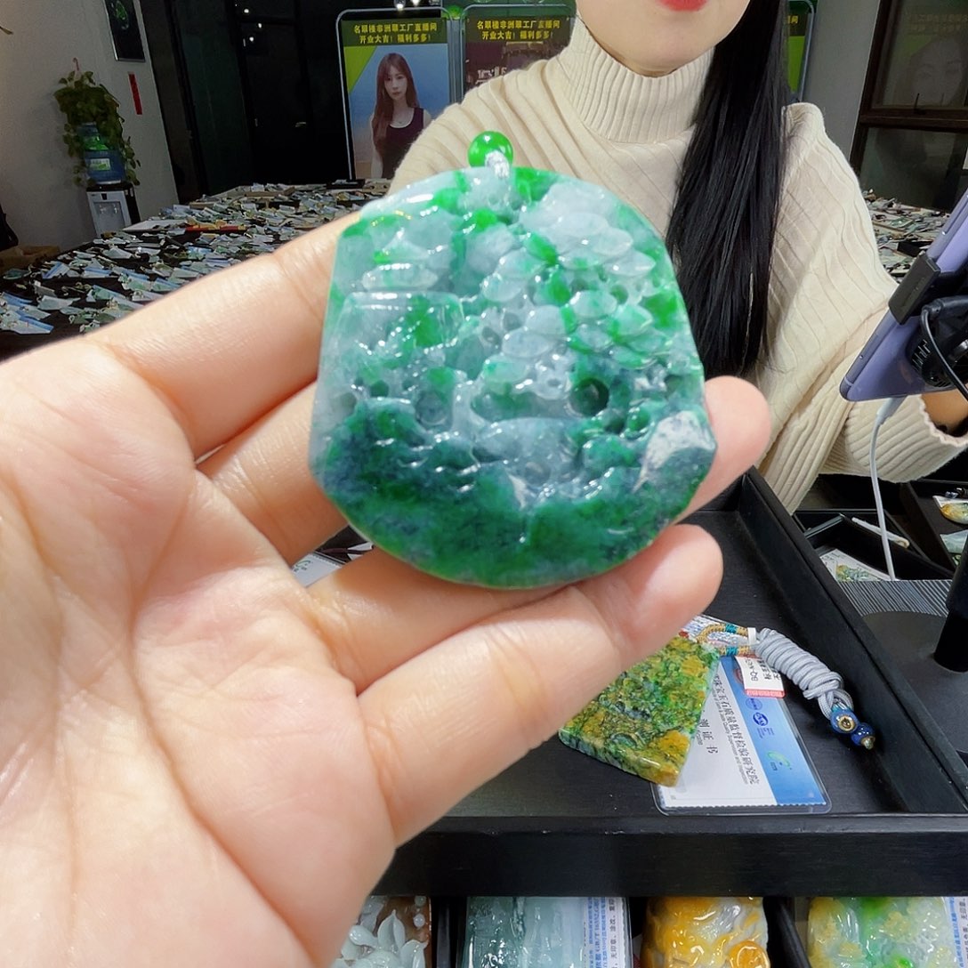 颈饰未镶嵌翡翠一