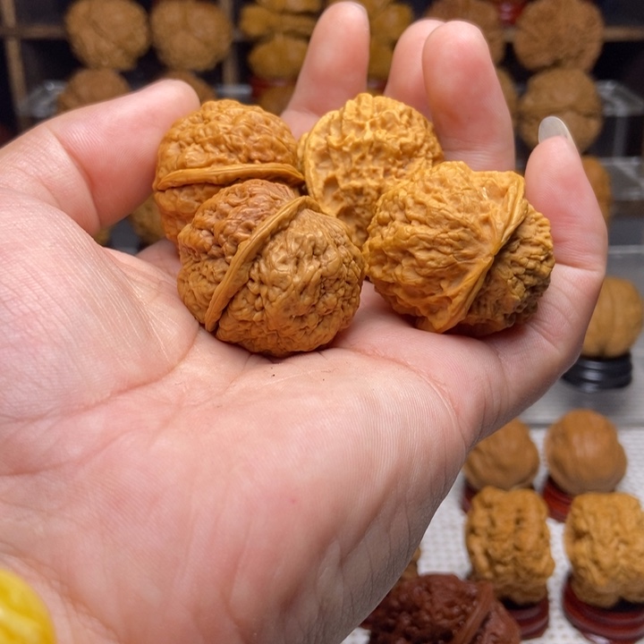 轮***影吊坠文玩核桃6两对铁核桃