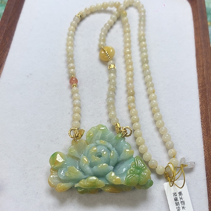 翡翠颈饰未镶嵌吊坠