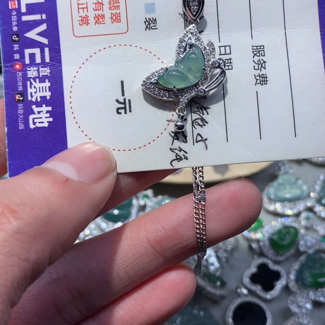 翡翠颈饰未镶嵌翡翠