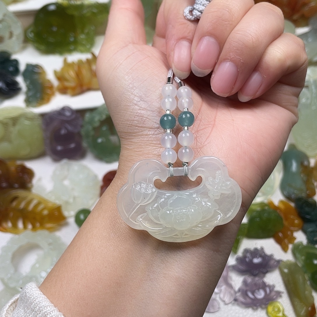 蛇纹石玉未镶嵌颈饰