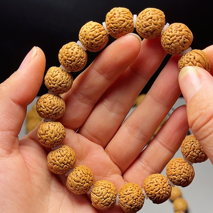 半***欢吊坠桃核桃核手串