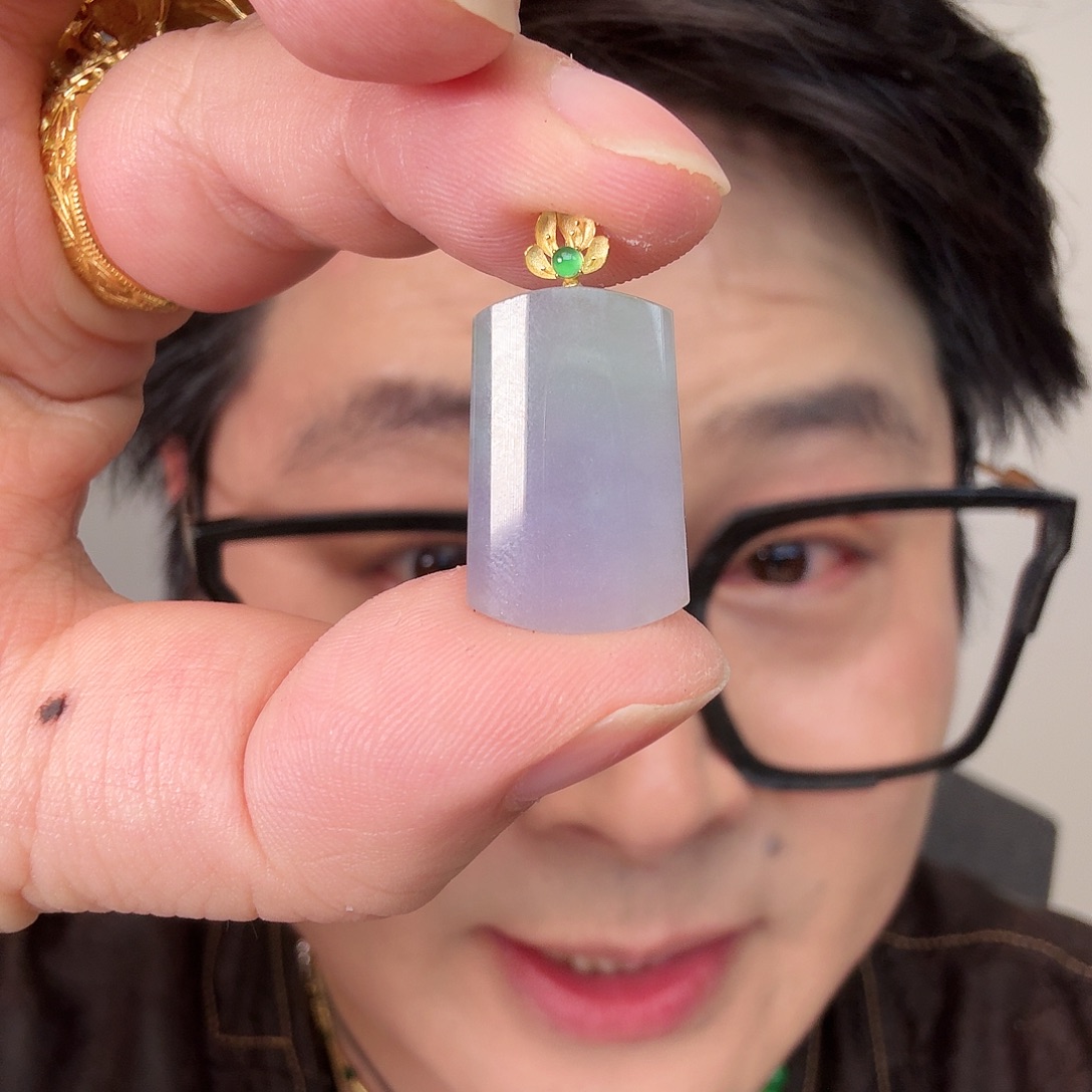 翡翠18K金镶嵌颈饰一件