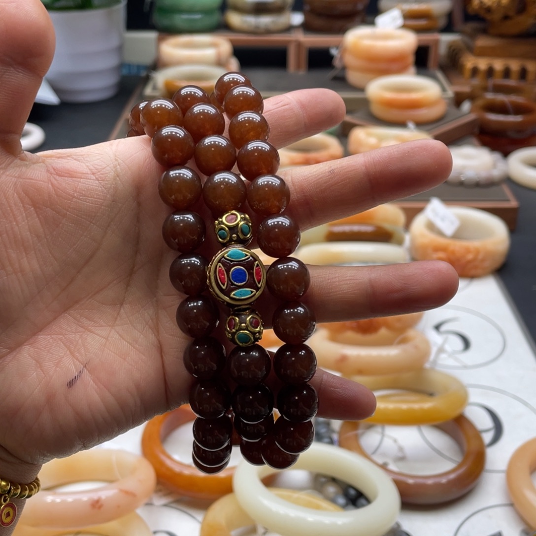 第***铺石英岩玉未镶嵌手镯