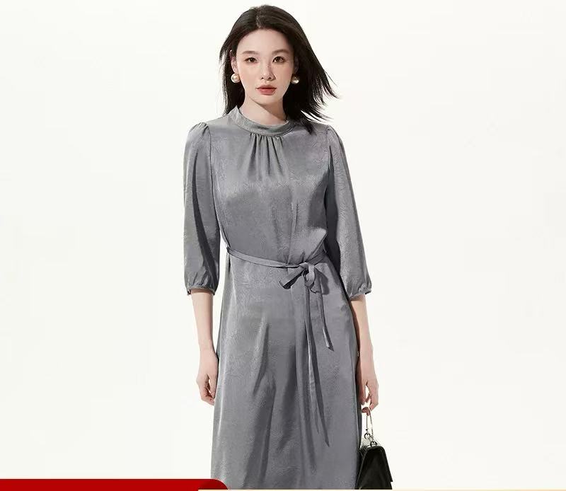 【YY754】商场同款2025秋显瘦气质纯色女士轻奢连衣裙百搭款