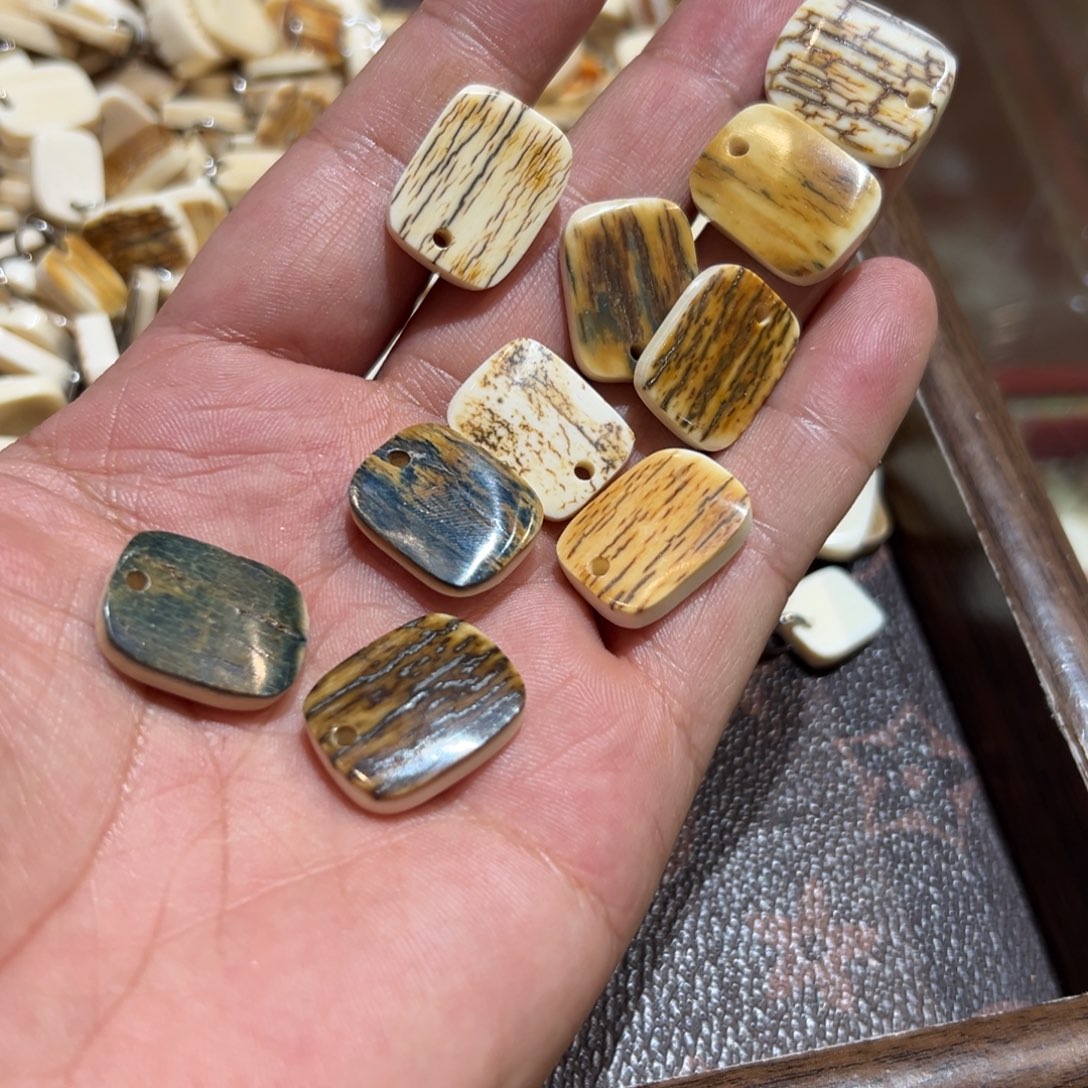 只买单纯的吊坠，没带链子，属的性质。