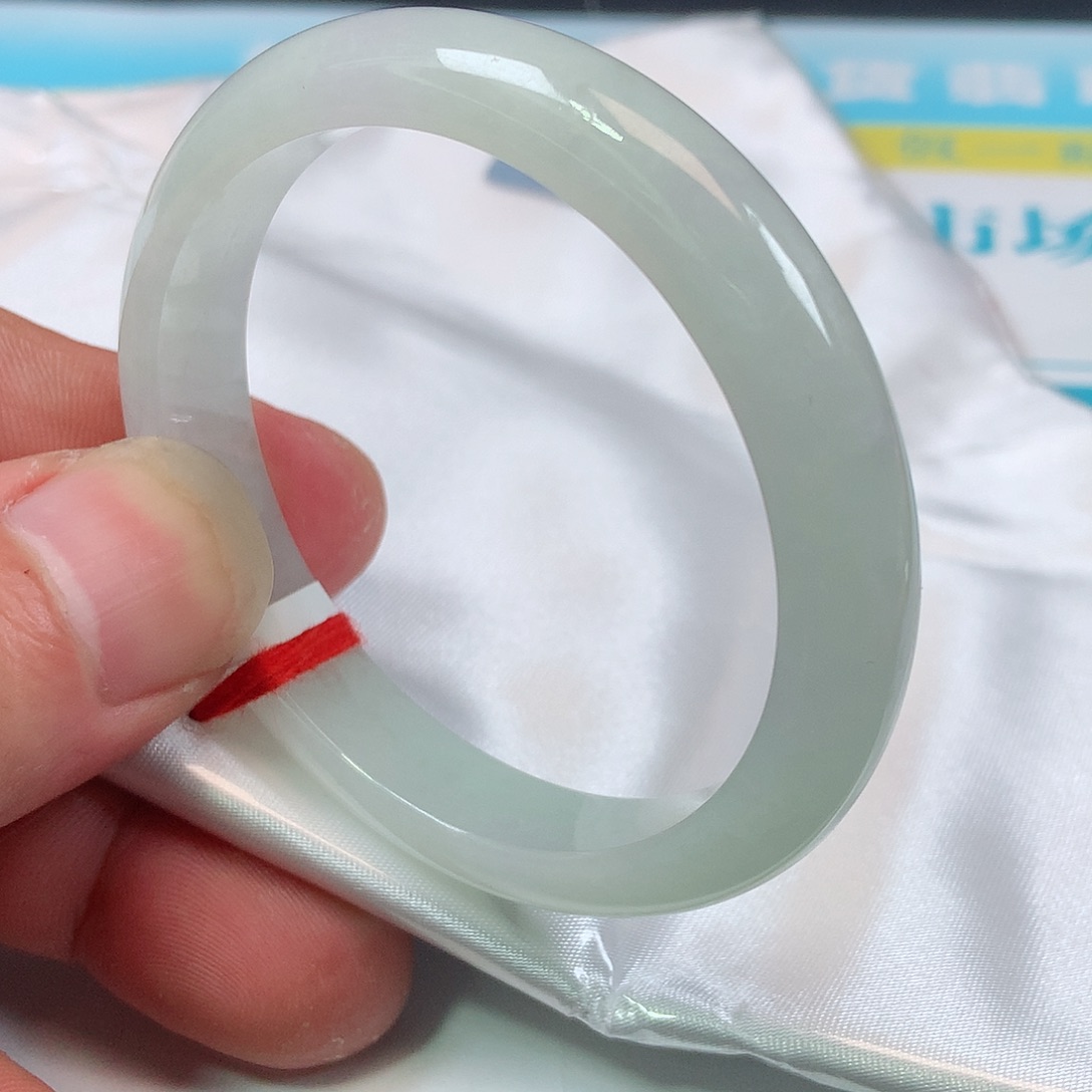 未镶嵌手镯（贵妃镯）翡翠