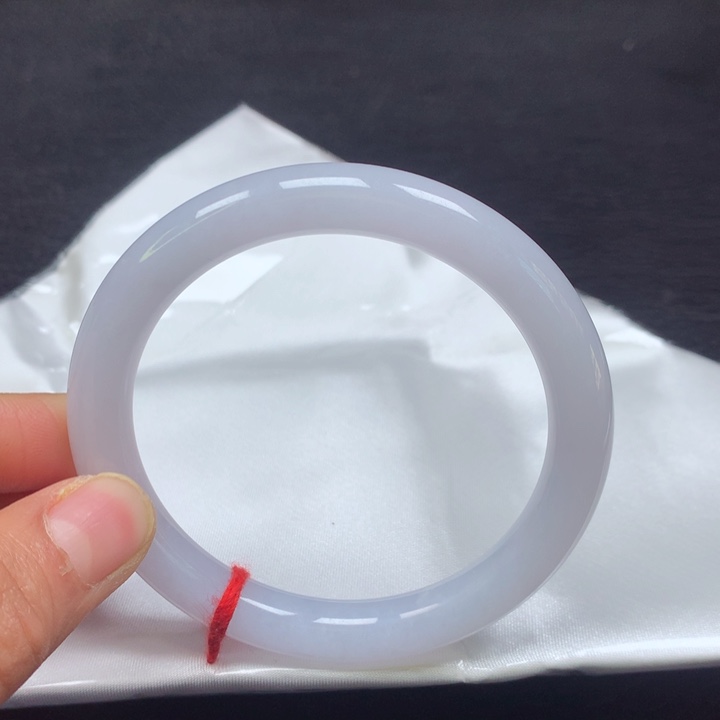 翡翠手镯（圆镯）未镶嵌57圈