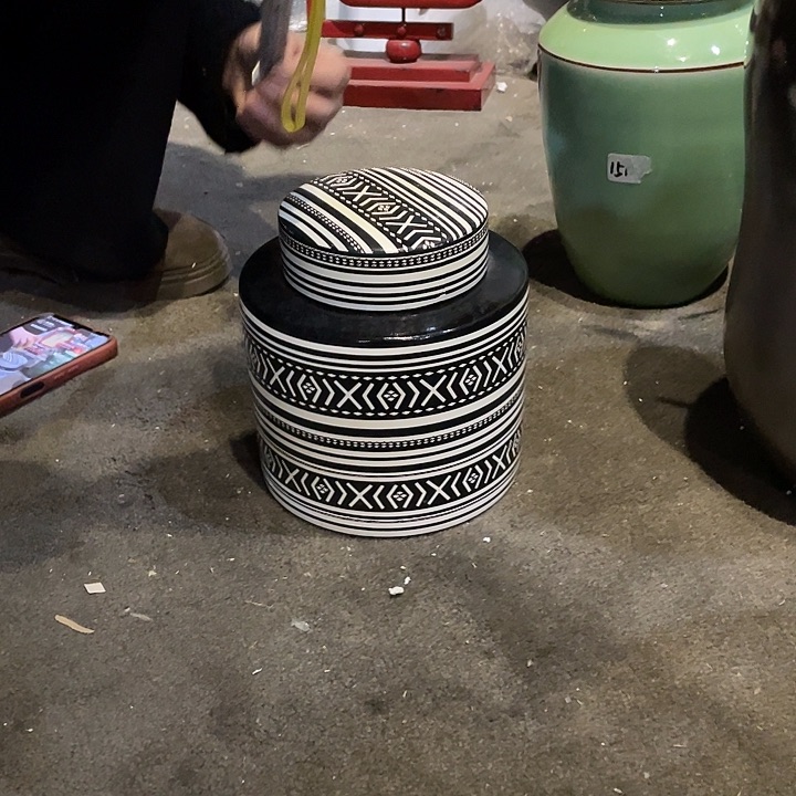 陶瓷花瓶，茶杯茶具。