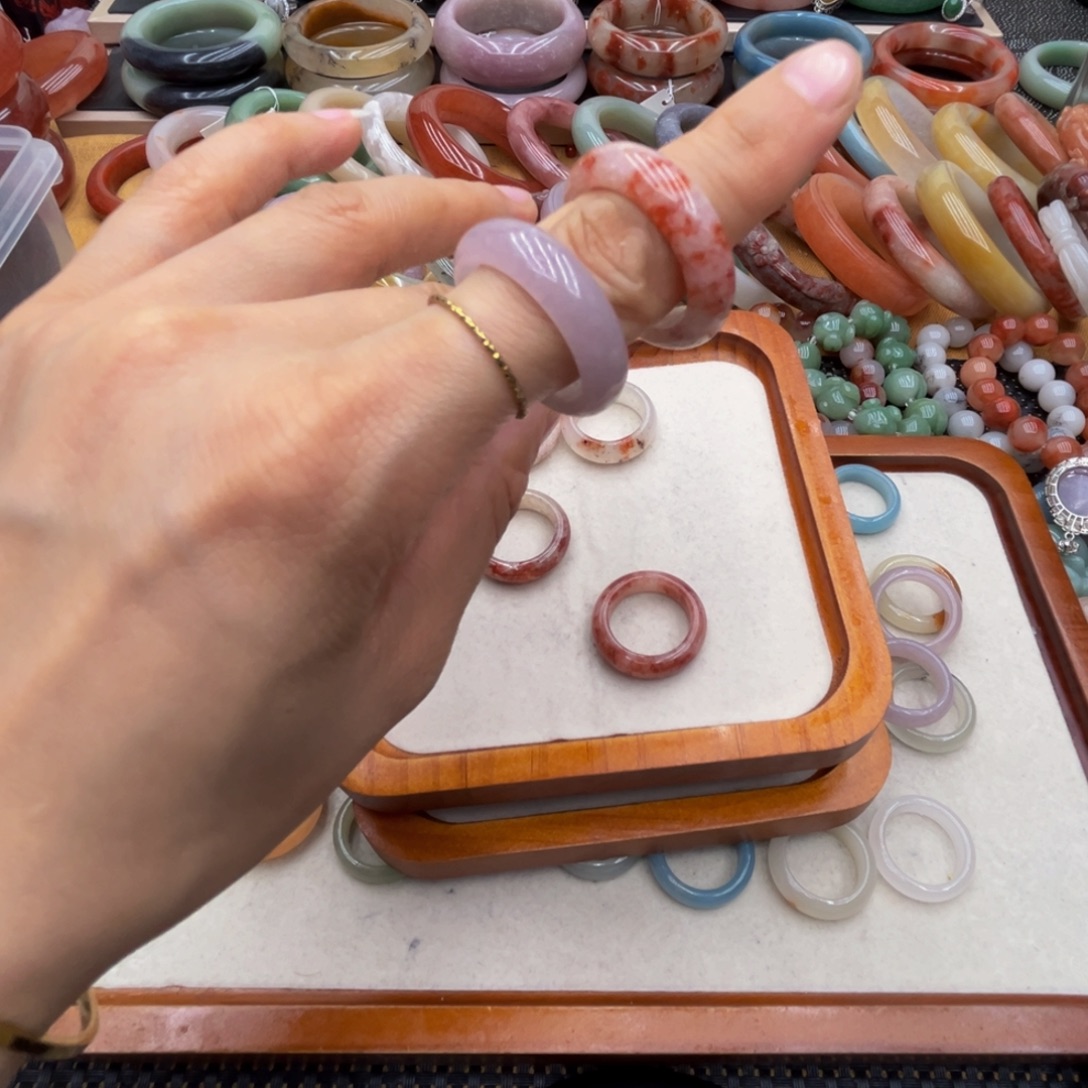 谈***生石英质玉未镶嵌圈口60