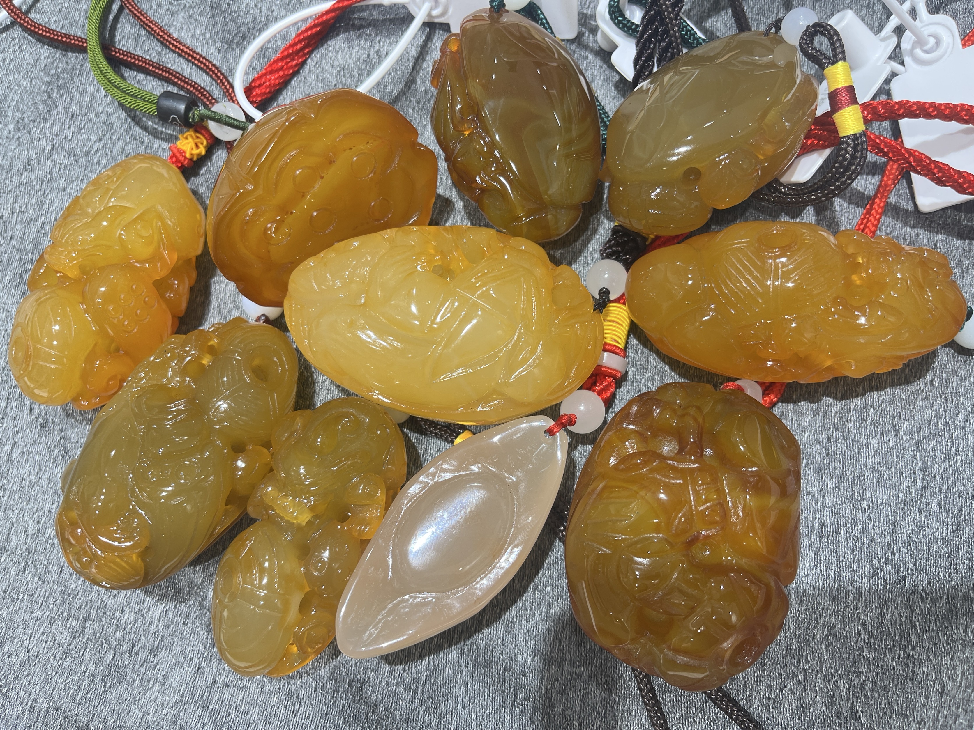 天然玛瑙气质精美精雕手把件