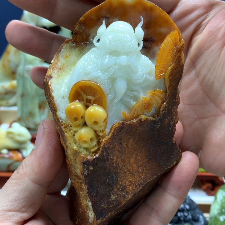 温***。蛇纹石玉未镶嵌珠宝奇石