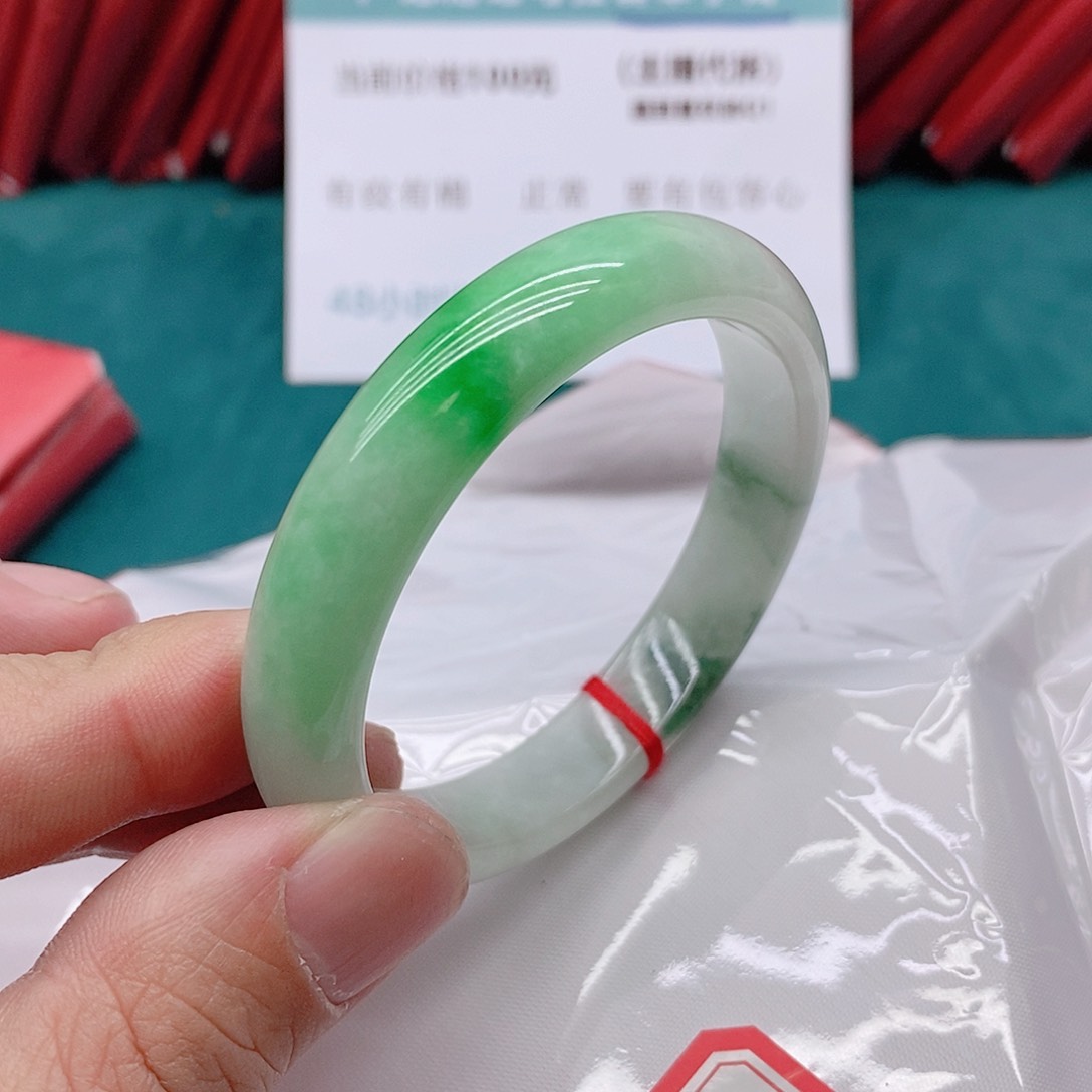 翡翠手镯未镶嵌天****店0333333333