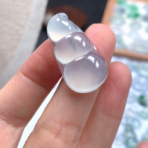 翡翠颈饰未镶嵌冰种飘花福豆