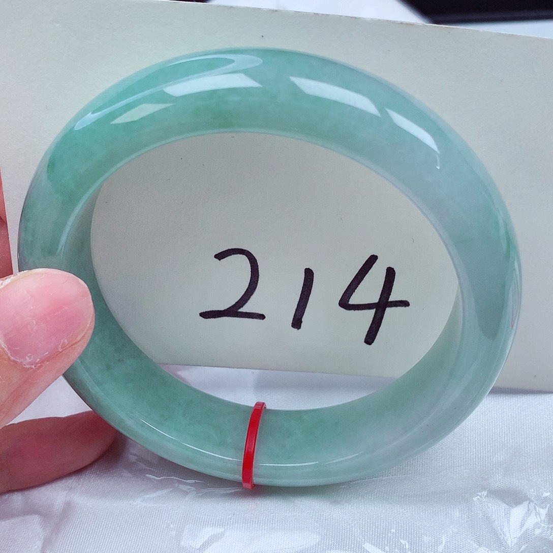 翡翠手镯未镶嵌翡翠