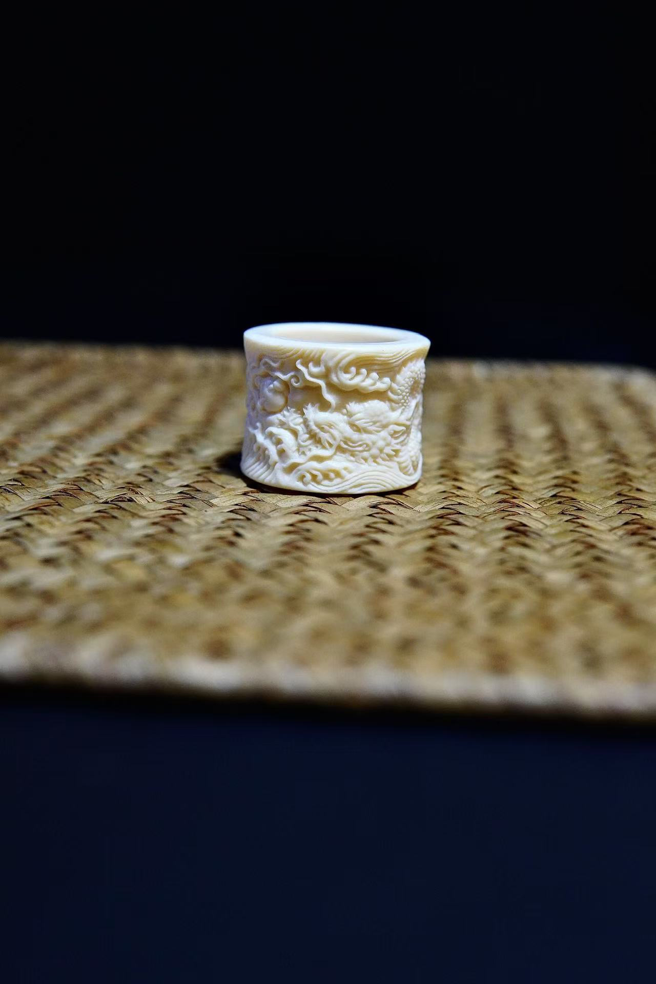 天然鹿角雕刻飞龙在天扳指21mm