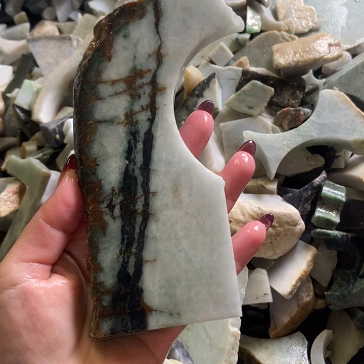 翡翠颈饰未镶嵌天然翡翠