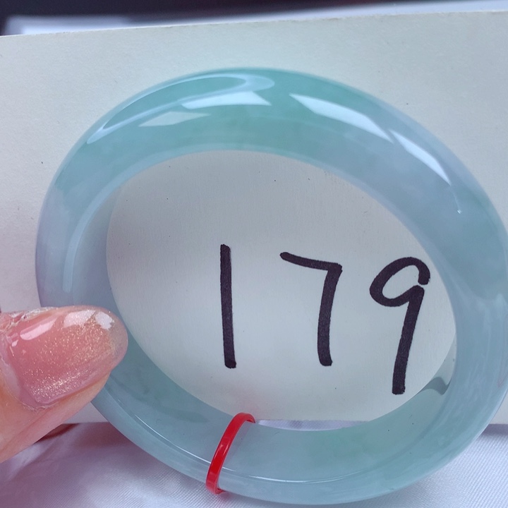 翡翠手镯未镶嵌翡翠