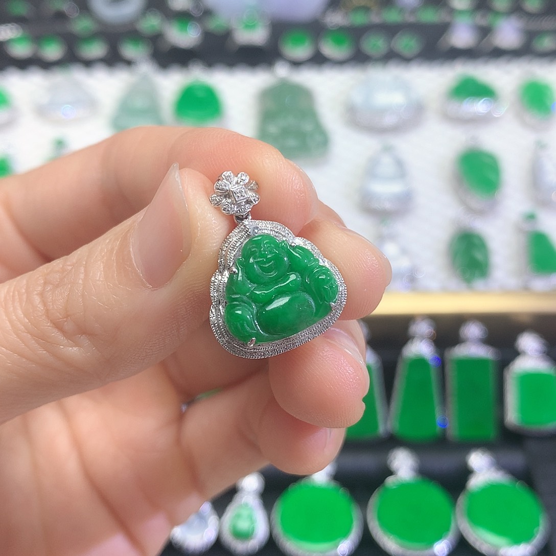 颈饰18K金镶嵌翡翠吊坠