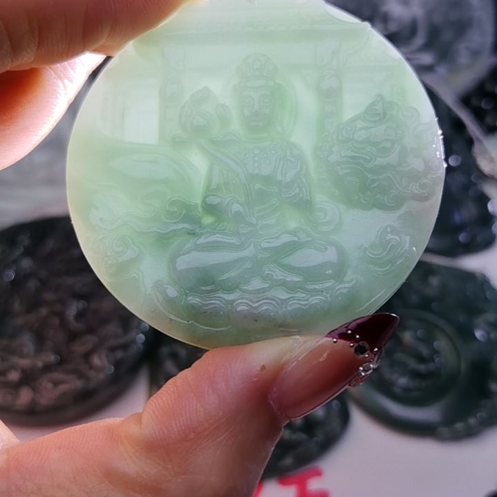 翡翠颈饰未镶嵌天然的A货翡翠多样性发货