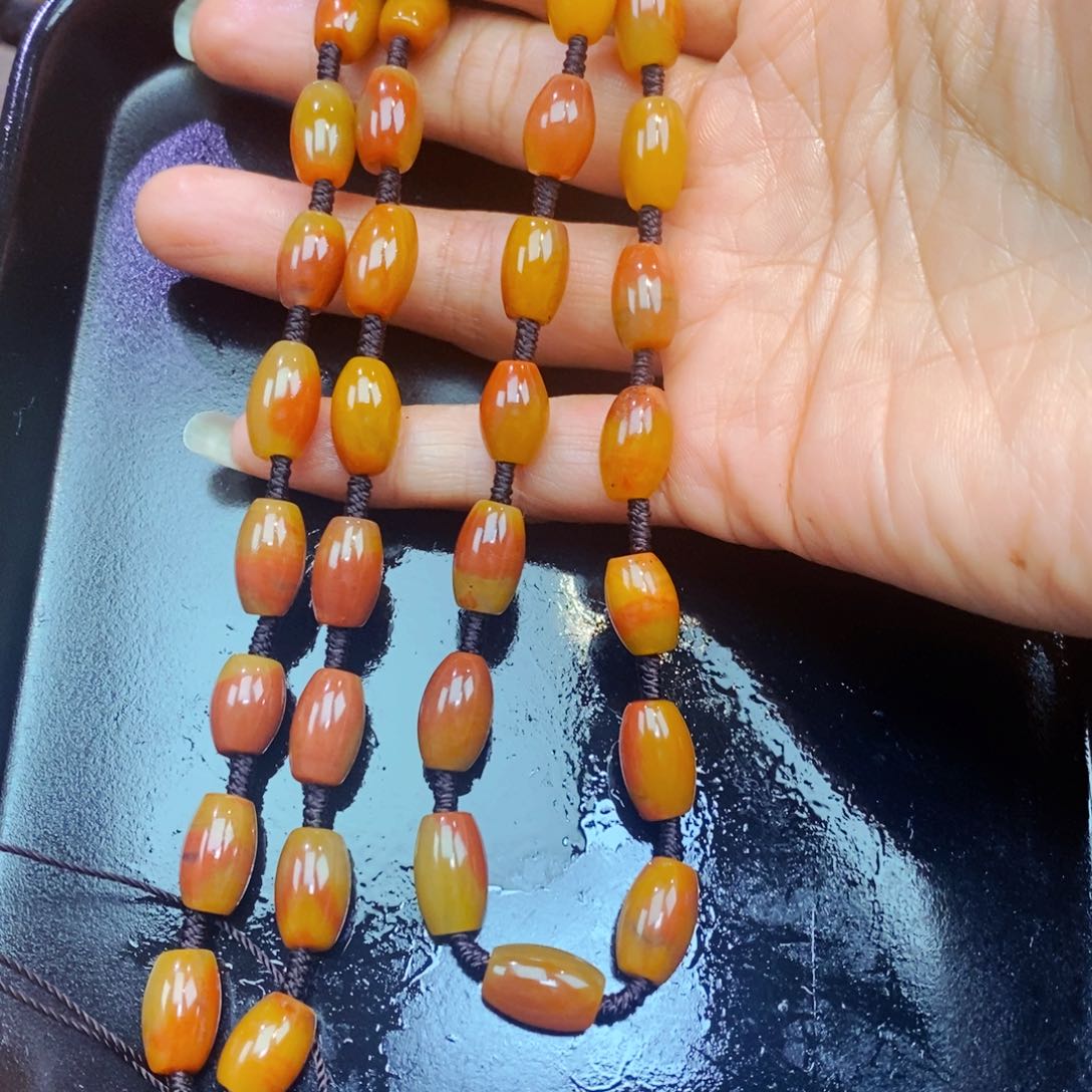 未镶嵌石英质玉（黄龙玉）颈饰