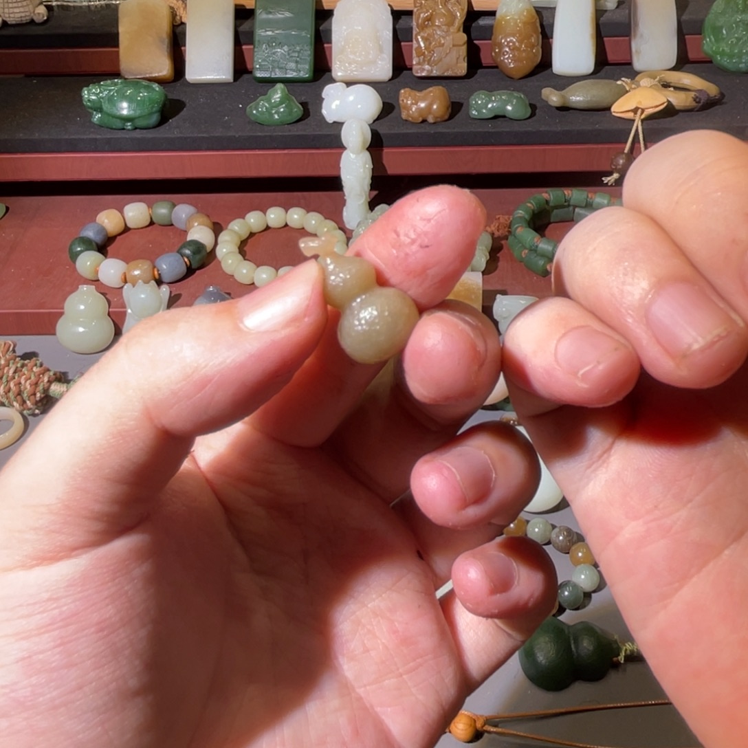 伊***然和田玉未镶嵌颈饰