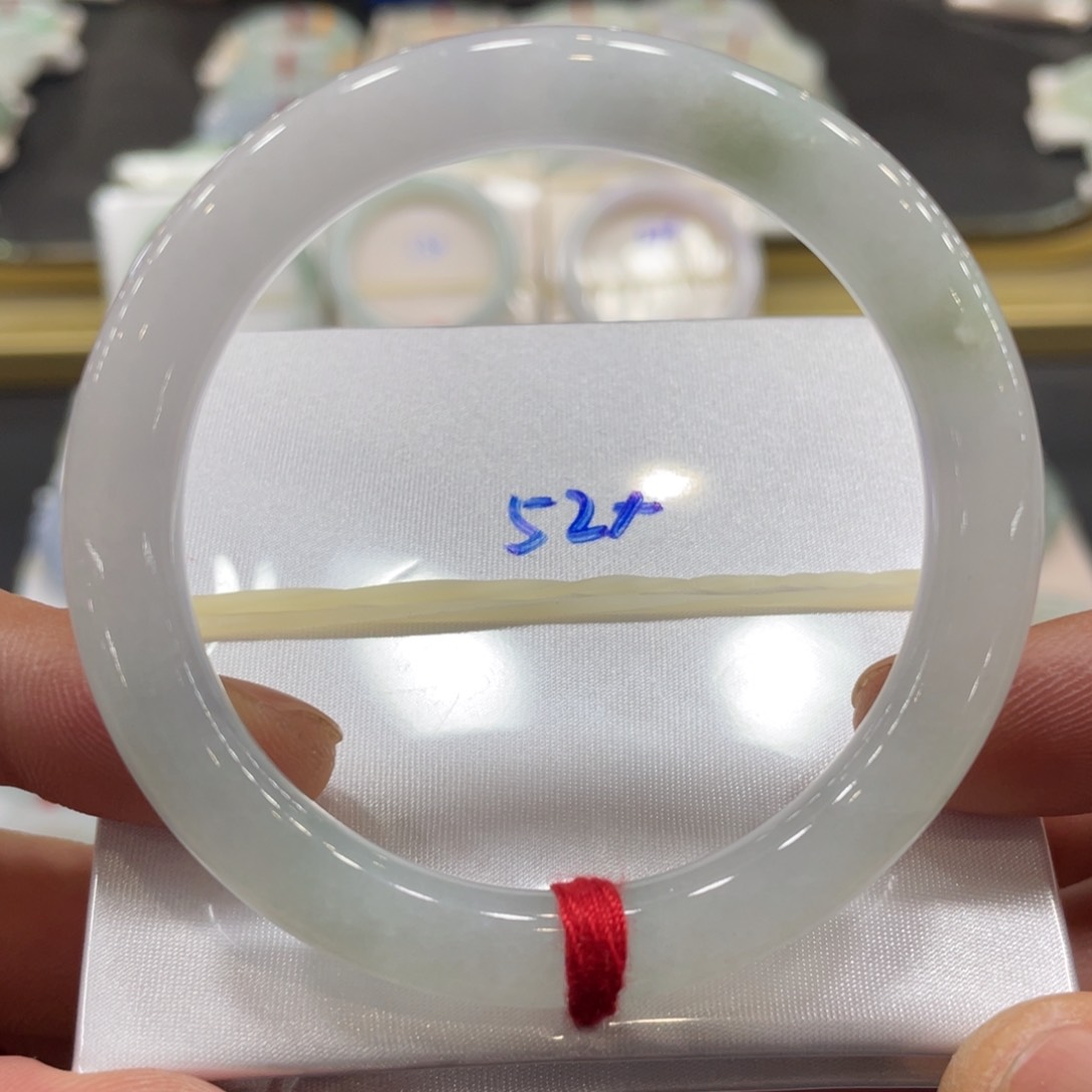 翡翠手镯未镶嵌翡翠手镯